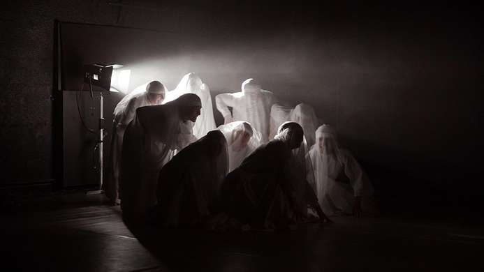 a rehearsal of Macbeth from Italian prison theatre company